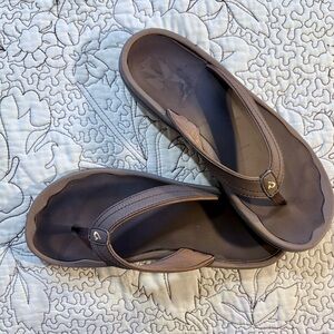OluKai Ohana Beach Sandals Dark Espresso Brown Womens Sz 9💛